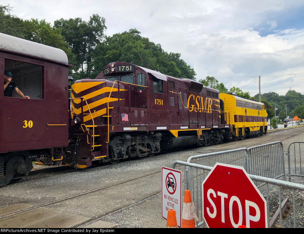 GSMR 1751 and 4210 pull the Nantahala Gorge Excursion back into Bryson City